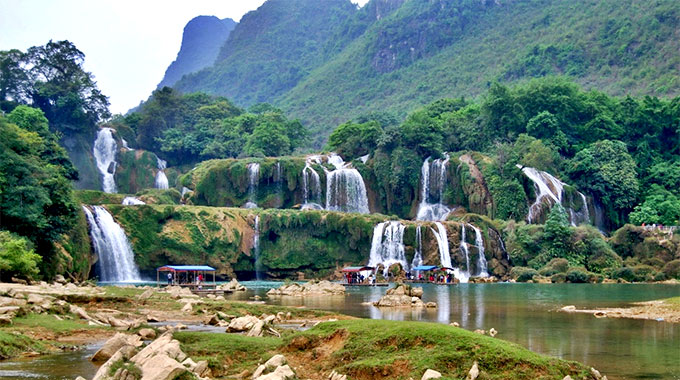 Ban Gioc (Viet Nam) listed in top 10 greatest waterfalls in the world