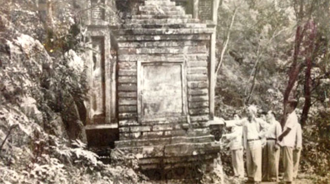 Exhibition on Uncle Ho relics in Ha Noi