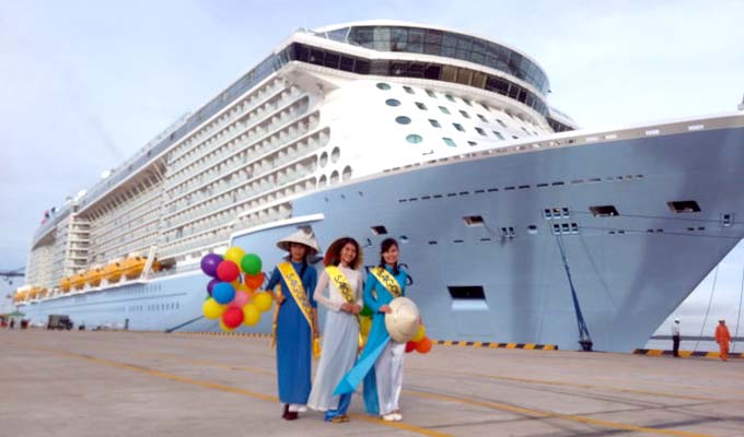Tàu Quantum of the Seas đưa 6.000 khách đến Việt Nam