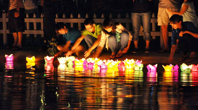 Hoi An Flower Lantern Festival 2015