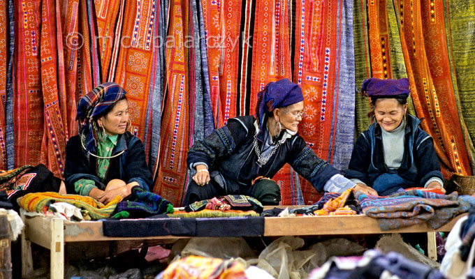 Les H’mông de Sa Pa tiennent un marché à Hanoi