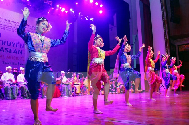 Khai mạc Liên hoan Âm nhạc truyền thống các nước ASEAN 2015