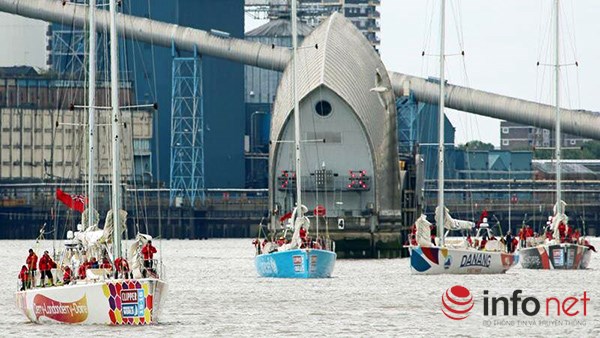 Thuyền buồm mang tên Đà Nẵng xuất hiện cạnh Cầu Tháp Luân Đôn