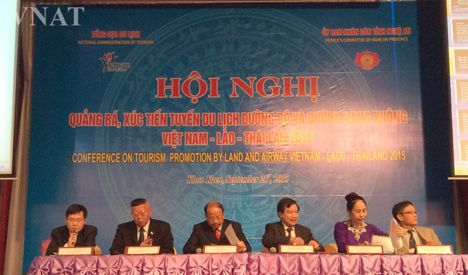 Conférence sur la promotion du tourisme par voie terrestre et voie aérienne entre le Viet Nam, le Laos et la Thaïlande 2015