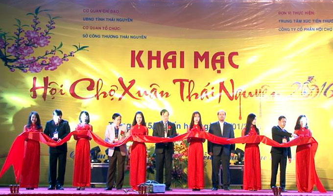 Ouverture de la Foire printanière à Quang Binh et Thai Nguyên