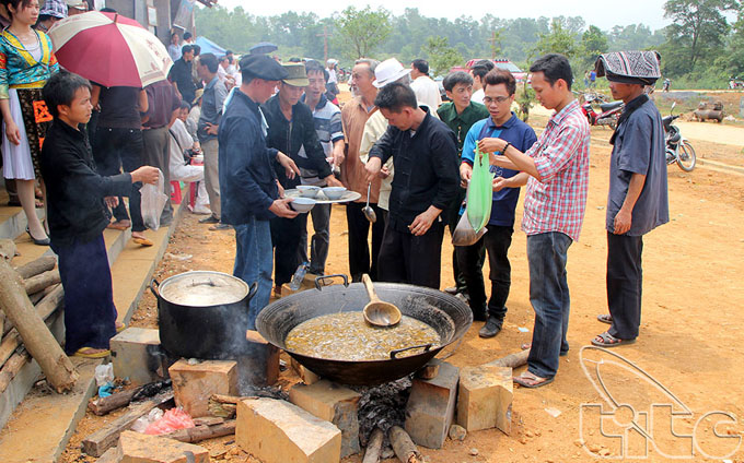 «Accueil du Nouvel An 2016» au Village culturel et touristique des ethnies du Vietnam