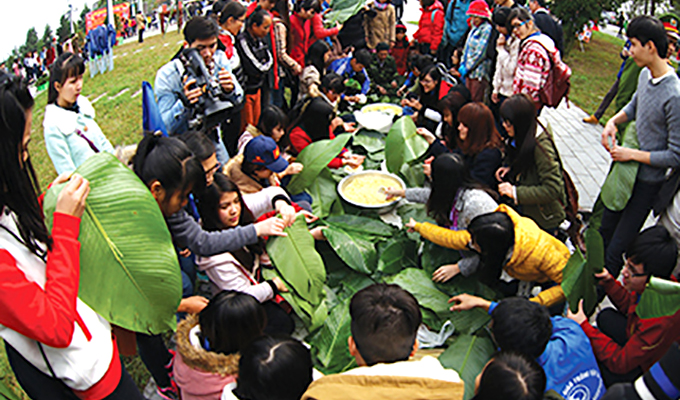 Làng Văn hóa - Du lịch các dân tộc Việt Nam: “Gói bánh chưng xanh cùng người nghèo ăn Tết”