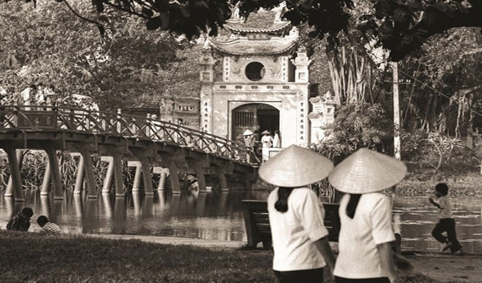 Ha Noi life in 1980s depicted in photos of former British diplomat