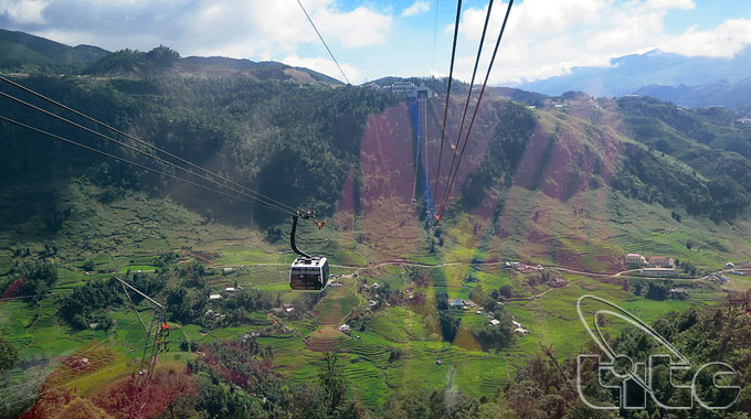 Conquering Fansipan Mount by cable car
