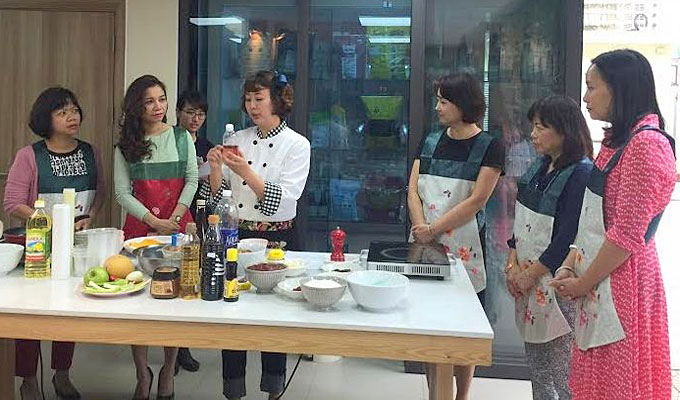 Cooking class invites Vietnamese to experience authentic Korean cuisine