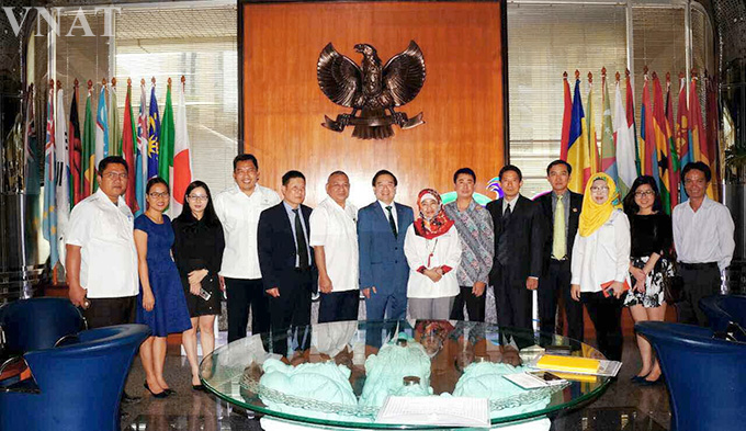TCDL làm việc với Bộ Du lịch Indonesia
