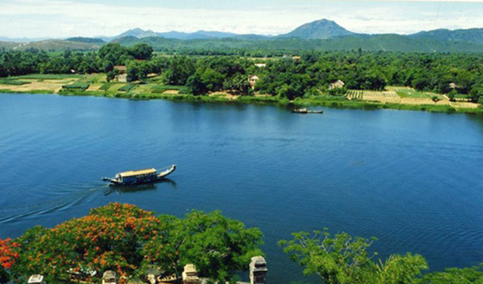 Khám phá vẻ đẹp lung linh của top 4 những địa danh nổi tiếng ở Huế