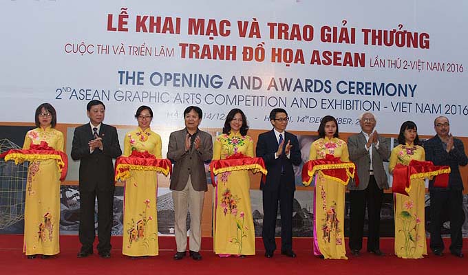 Khai mạc triển lãm tranh đồ họa các nước ASEAN lần thứ 2 – Việt Nam 2016