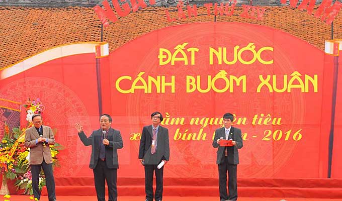 Viet Nam Poetry Day 2016 spotlighted in Ha Noi