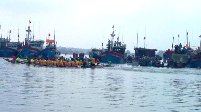 Làng chài Sâm Riêng (Quảng Nam) tưng bừng lễ hội cầu ngư