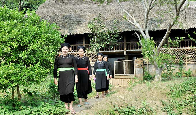 Khau A mountain range hides stilt houses and ethnic legacy