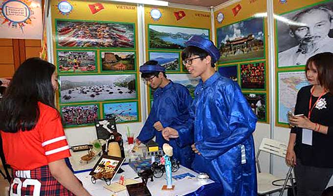 Vietnamese students participate in international cultural festival in Cambodia