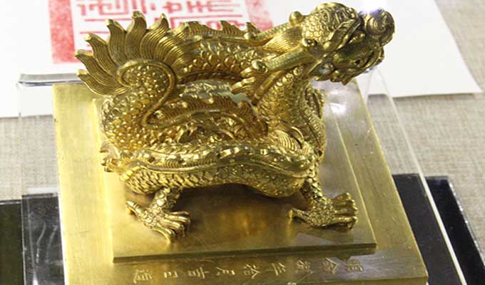 Nguyen Dynasty’s imperial treasures on display in Hue