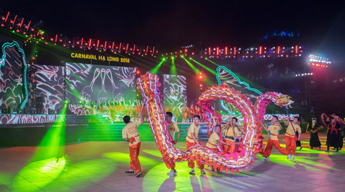Sôi động và rực rỡ Carnaval Hạ Long 2016