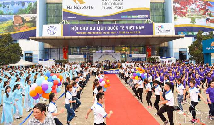 Phát động chương trình Nâng cao hình ảnh du khách Việt