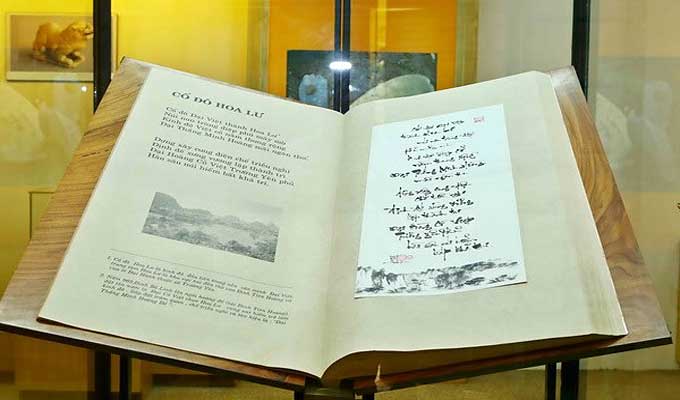 Viet Nam’s giant poetry book sets Worldkings’s record