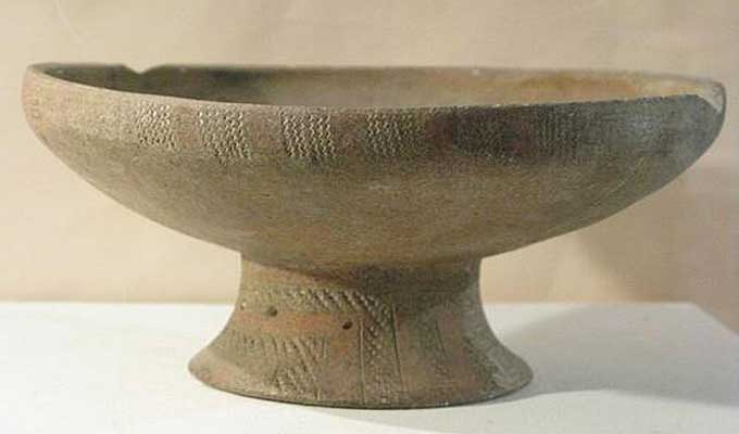 Sa Huynh culture’s artifacts presented to Da Nang Museum