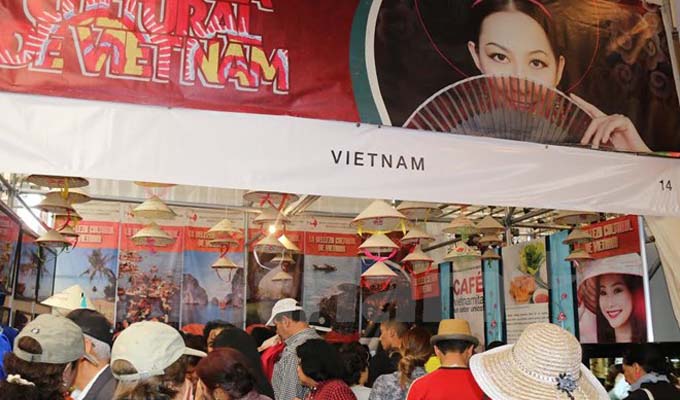Gian hàng Việt Nam gây được chú ý tại Hội chợ văn hóa tại Mexico 