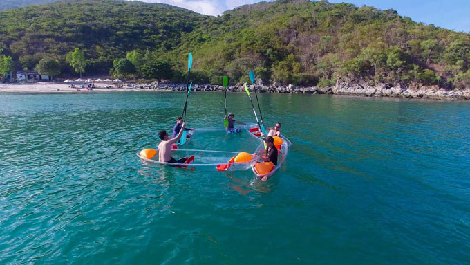 Emperor Cruises to offer transparent sea kayak service in Nha Trang