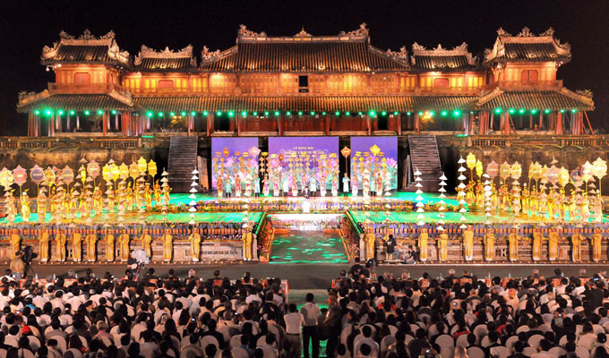 Le Festival de Huê 2016 séduit des centaines de milliers de visiteurs