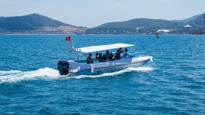 Emperor Cruises kicks off the “Ultimate Speedboat Adventure”