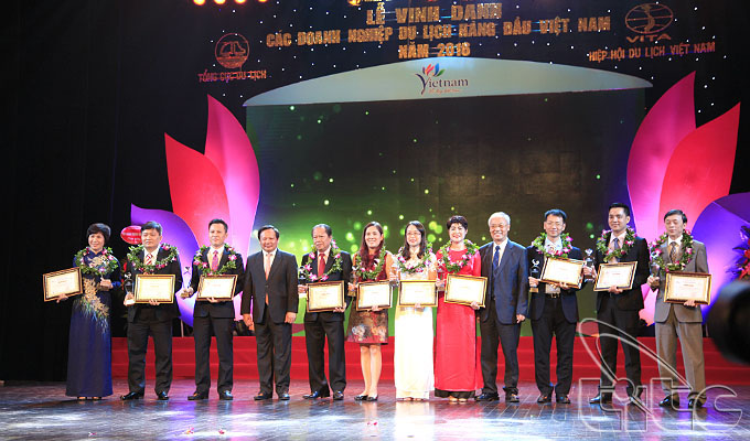 Distinction des meilleures entreprises de tourisme du Viet Nam en 2016