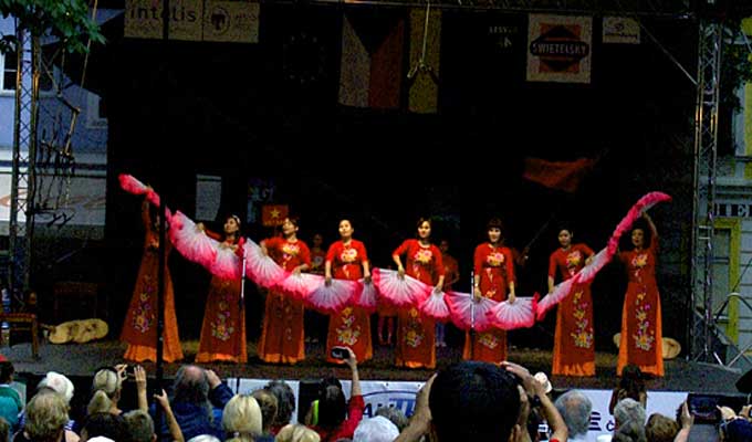 Viet Nam leaves impression at int’l folk festival in Czech Republic
