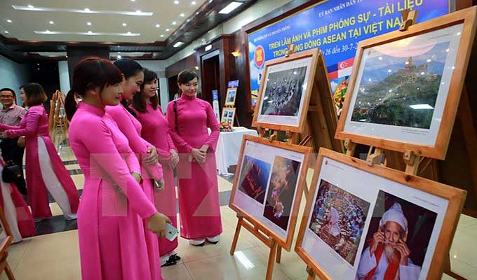 “ASEAN - Cultural Colours” exhibition opens in Ha Noi