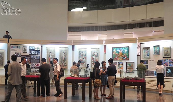 Exhibition “12 types of folk paintings” opens in Ha Noi