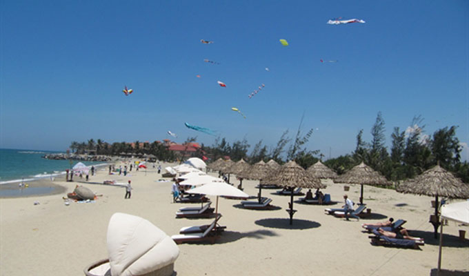 Da Nang hosts kite contest on beach