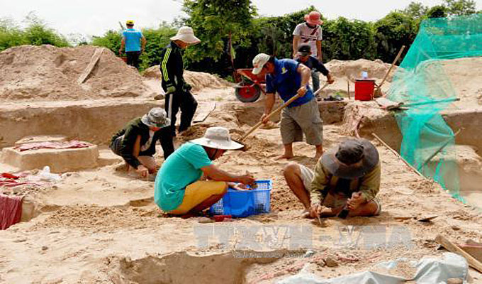Ancient tombs excavated in Binh Thuan Province