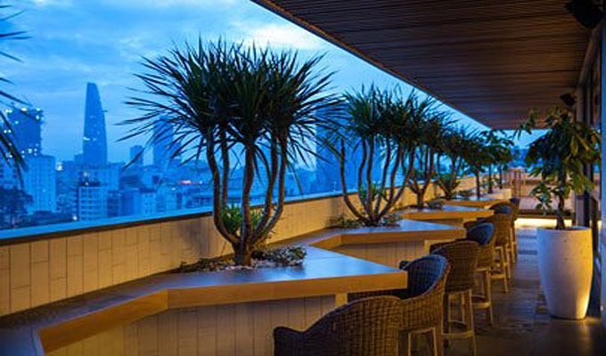 Tapas and live acoustic music at Zen Rooftop Bar