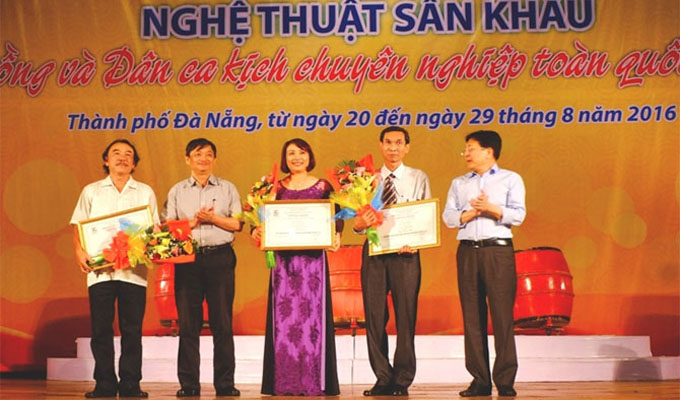 Clôture du Concours national de «tuông» et de théâtre populaire 2016