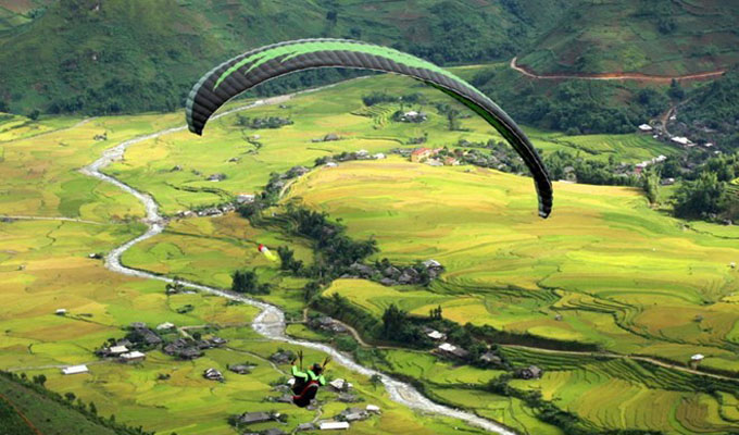 Paragliding festival kicks off in Yen Bai 