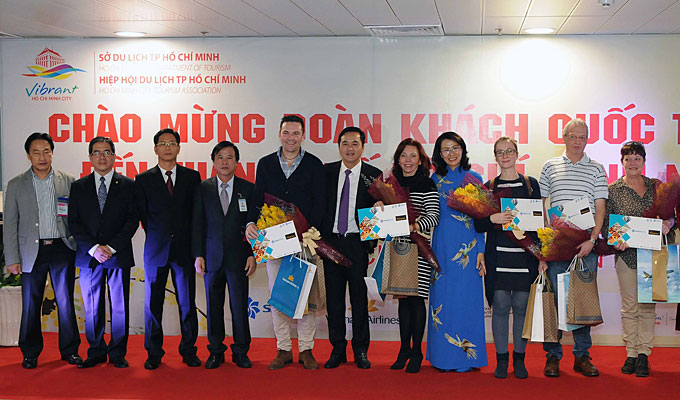 Thành phố Hồ Chí Minh đón đoàn khách quốc tế đầu tiên năm 2017