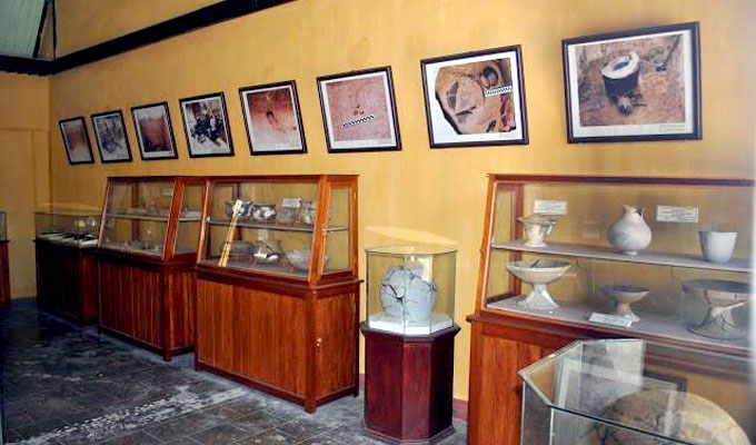 Un habitant de Binh Thuan fait don de 230 antiquités au Musée de Ninh Thuan
