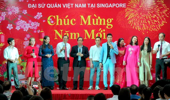 Les Vietnamiens à l’étranger fêtent le Têt traditionnel de l’Année du Coq 2017