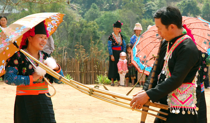 Festival des villages du tourisme du Nord-Ouest à Hoa Binh