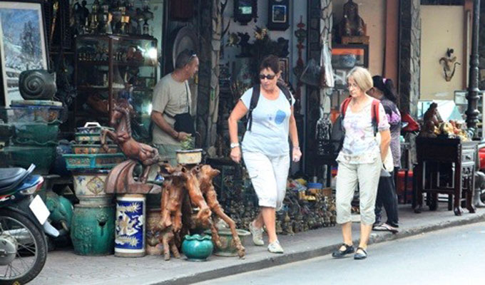 Antique street attracts visitors in Ho Chi Minh City’s District 1