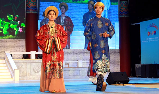 Show features traditional Vietnamese, Korean costumes in HCM City 