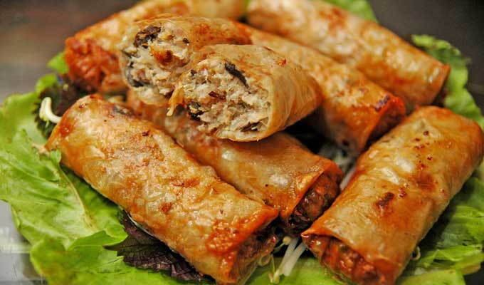 CNN gọi tên 10 món ăn đường phố mang tính biểu tượng của Việt Nam
