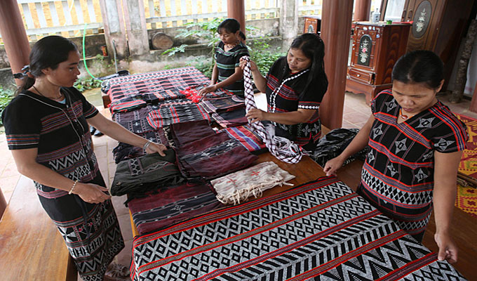Thua Thien-Hue integrates tourism into craft villages development