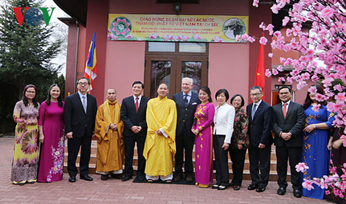 Ambassadors in Czech learn about Vietnamese culture