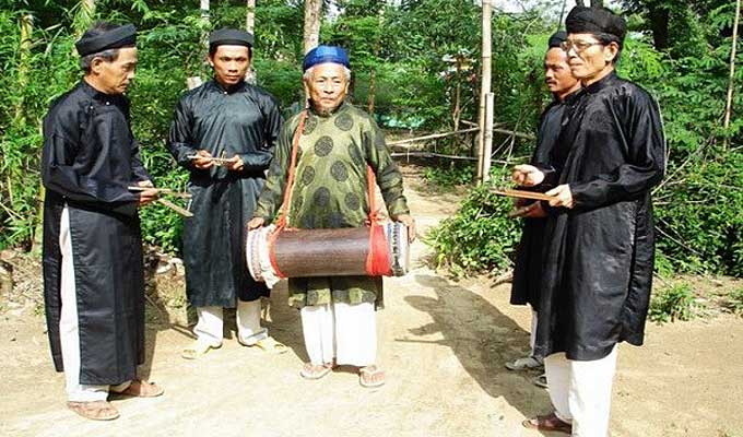 “Sac bua” singing recognised as national intangible cultural heritage