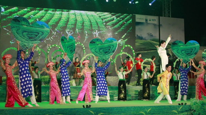 Moc Chau Tea Festival opens
